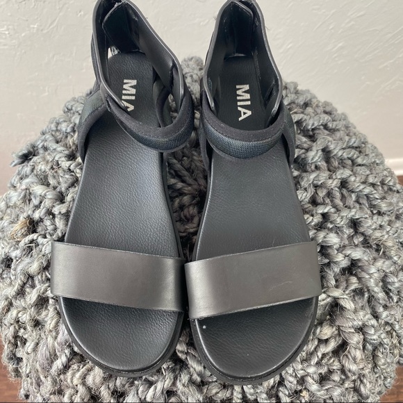 MIA Violla black/camo vegan leather platform sandal sz 7.5 - Picture 3 of 10